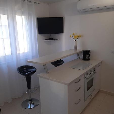 Apartman Sky Pola Esterno foto