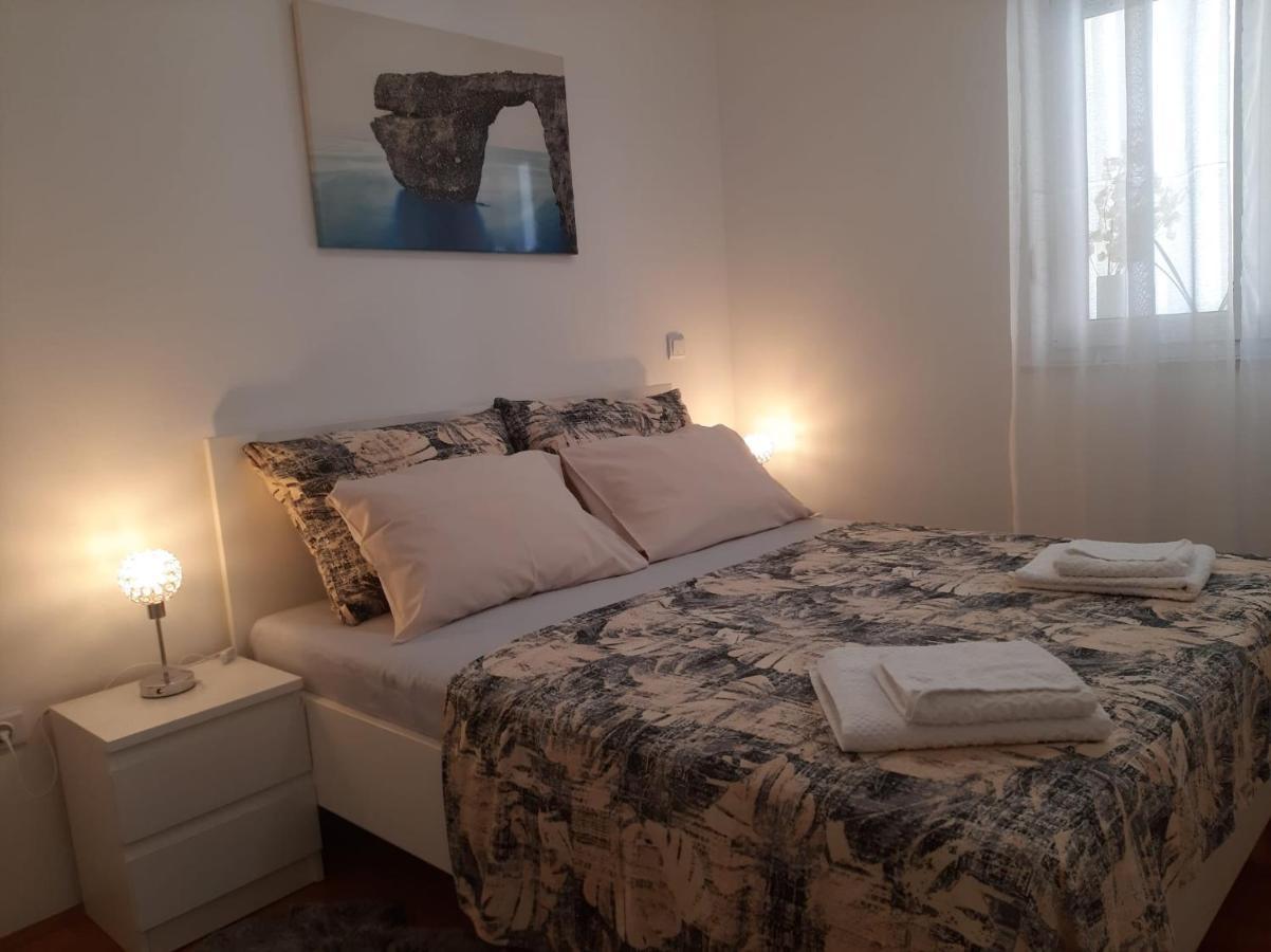 Apartman Sky Pola Esterno foto
