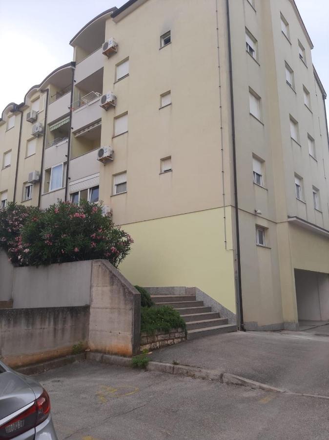 Apartman Sky Pola Esterno foto
