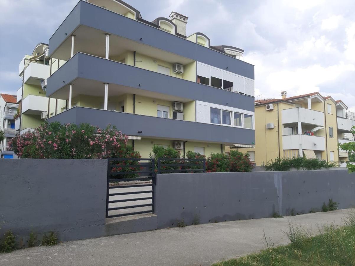 Apartman Sky Pola Esterno foto